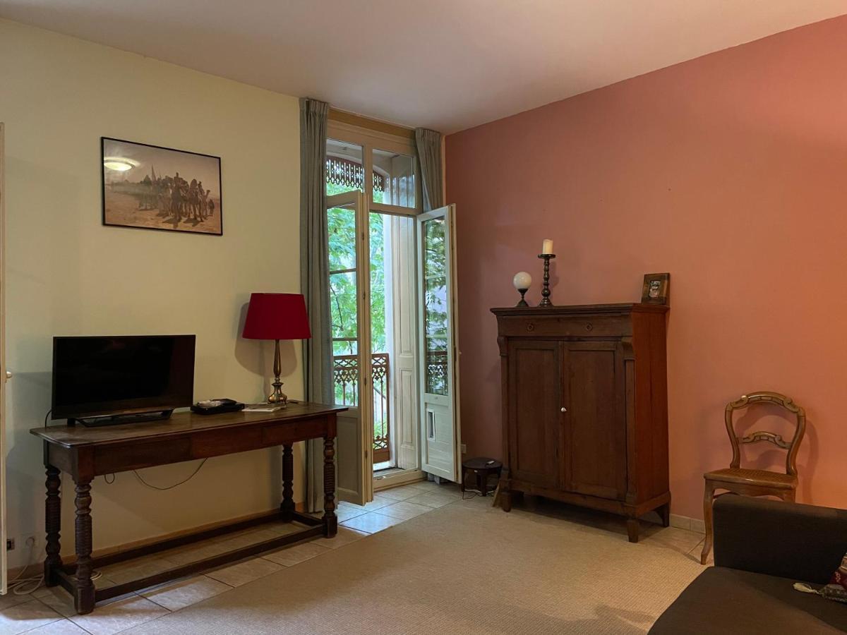 One Bedroom Apartment Place De L'Eglise, 塞雷 外观 照片