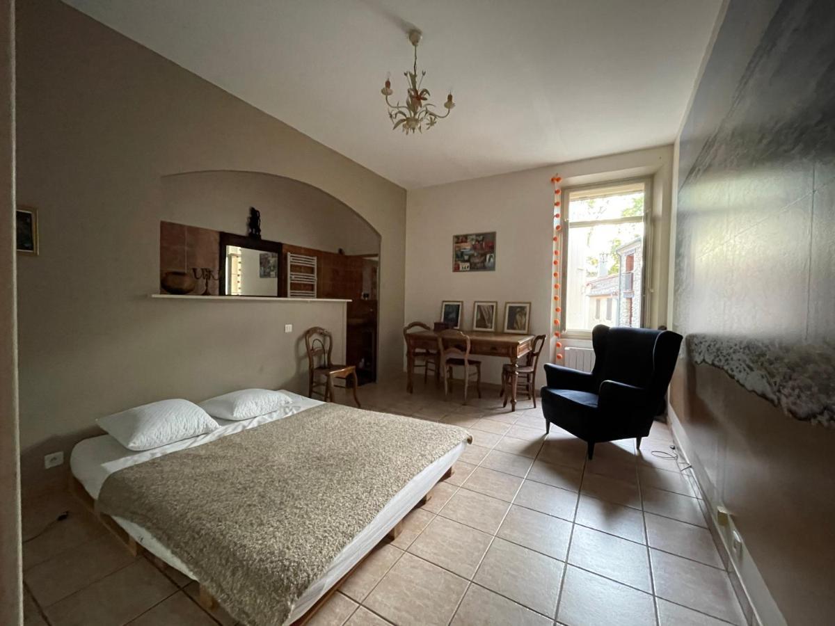 One Bedroom Apartment Place De L'Eglise, 塞雷 外观 照片